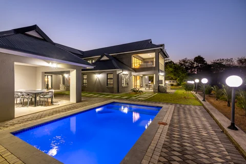 Diamond & Pearl Luxury Lodge